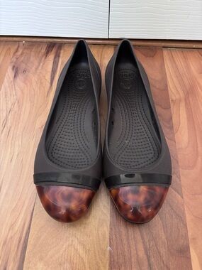 CROCS Black Flats with Tortoiseshell Cap Toe